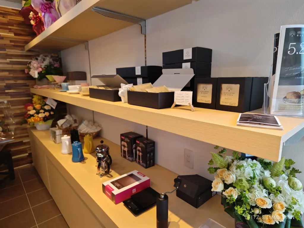 富士宮市【AKARI COFFEE富士宮焙煎所】誰でも自由に利用可能!葬儀会館敷地内に5月28日オープンした自家焙煎スペシャリティコーヒーショップ!ダヤンテールblog