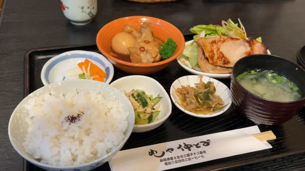 富士宮市【めしや仲とよ】メインが2つ選べる人気のリーズナブルランチ!ダヤンテールblog