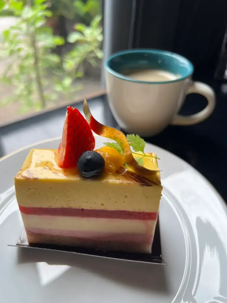 富士宮市【パティスリー&カフェ マクレガー】老舗パブを改装!6月16日新装オープンした、フルーツのパフェ・ケーキが自慢のレトロ喫茶風豪華カフェ!ダヤンテールblog