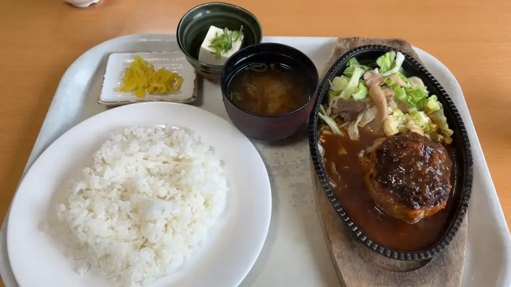 富士宮市【道の駅朝霧高原(食堂)】なかなかお目にかかれない幻のメニューと通常の3倍メニュー!ダヤンテールblog