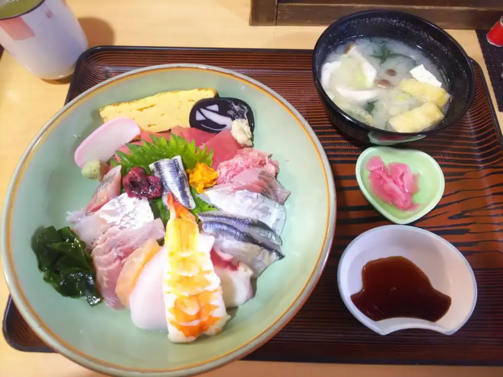 富士宮市【お食事処山下】うな丼に刺身と小鉢が付いて1800円とリーズナブルなうな丼定食!ダヤンテールblog