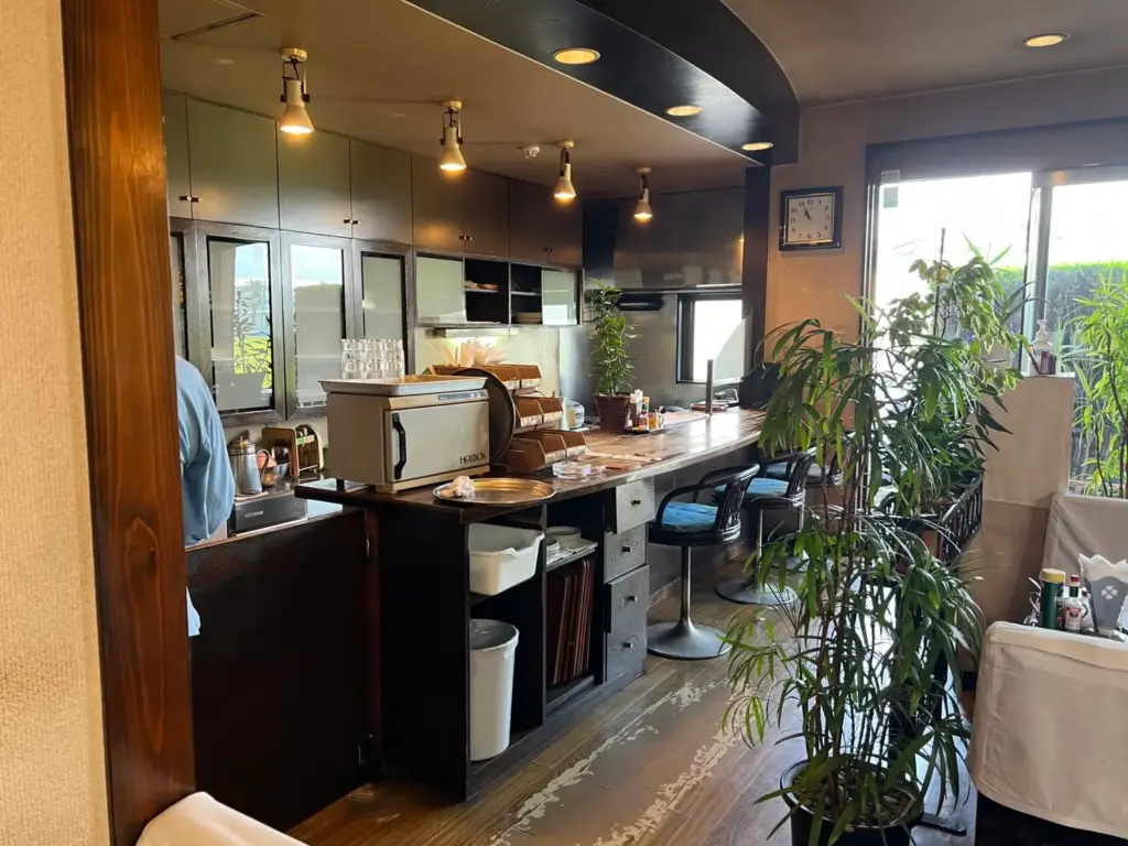 富士市【喫茶ソフィア】創業50年の隠れ家的老舗カフェ!75歳のマスターが切り盛りするノスタルジックなカフェでナポリタンとフルーツポンチ!ダヤンテールblog