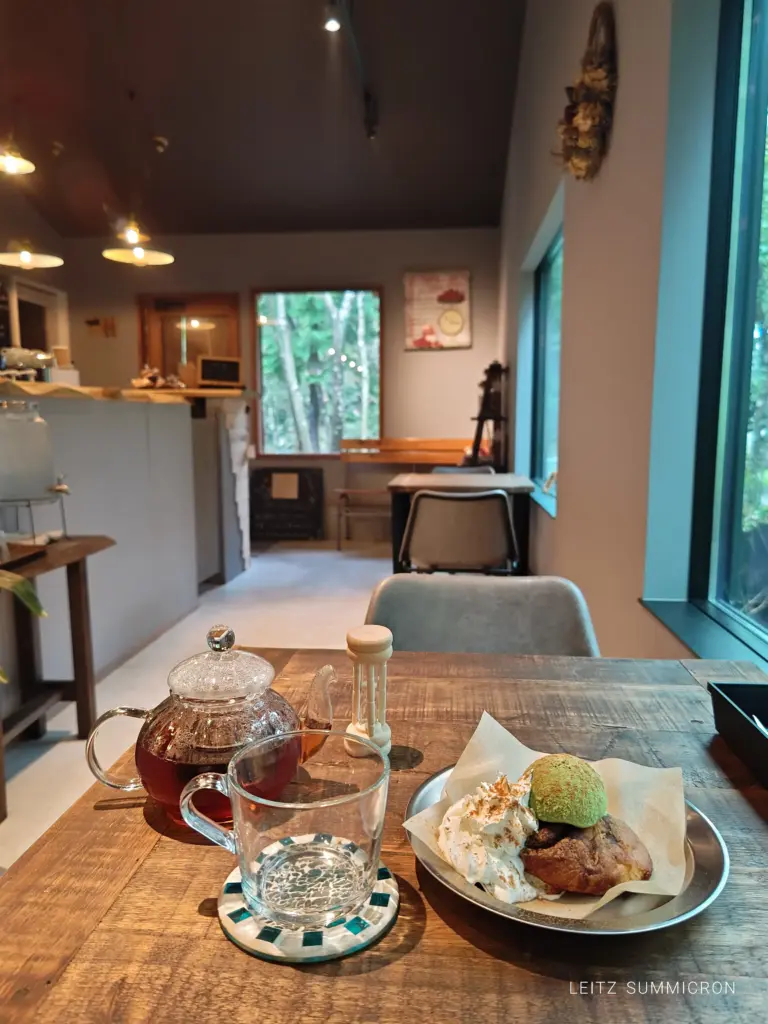 富士宮市【mame no ne】昨年末に完成した屋内イートイン席であったかシナモンロールとアップルティー!室内にいながら森林浴効果がありそう♪ダヤンテールblog