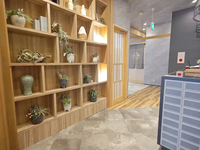 富士宮市【和カフェ志ほ川】(SHIHOKAWAKAIKAN Cafe)老舗蕎麦屋の宴会場兼の2階隠れカフェで秋のガレット!ダヤンテールblog