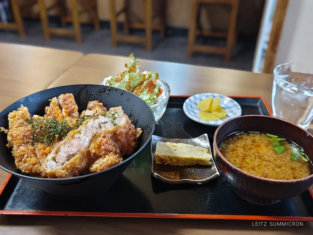 富士宮市【うなぎ・とんかつ山水】分厚くジューシーなとんかつに鰻の焼きダレを絡めた『タレカツ丼』が絶品！ダヤンテールblog