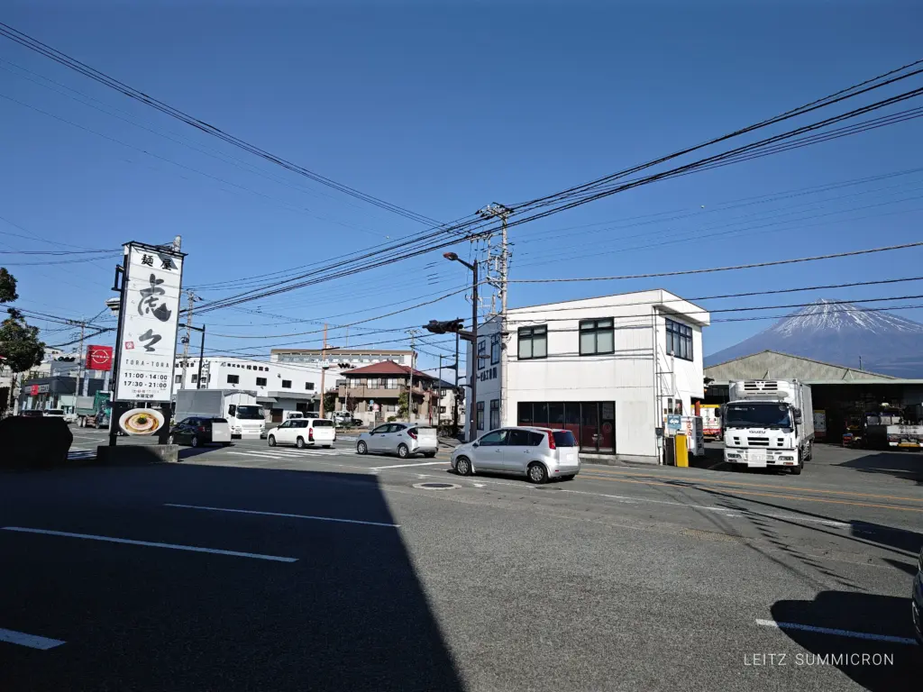 富士宮市【麺屋 虎々】お洒落で明るいカフェの様な雰囲気の店内で、限定『鶏白湯麺』と焼き小籠包のようなビジュアルの肉汁餃子!ダヤンテールblog