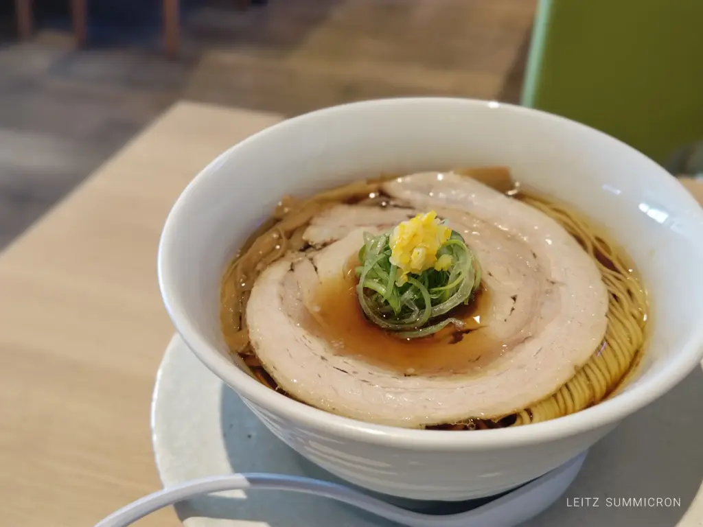 富士宮市【麺屋 虎々】お洒落で明るいカフェの様な雰囲気の店内で、限定『鶏白湯麺』と焼き小籠包のようなビジュアルの肉汁餃子!ダヤンテールblog