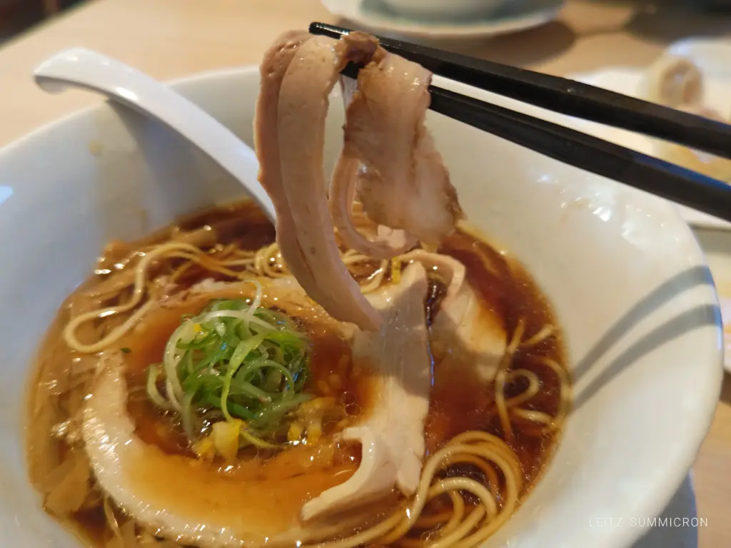 富士宮市【麺屋 虎々】お洒落で明るいカフェの様な雰囲気の店内で、限定『鶏白湯麺』と焼き小籠包のようなビジュアルの肉汁餃子!ダヤンテールblog