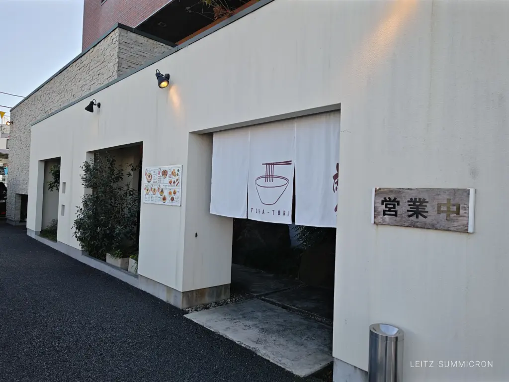 富士宮市【麺屋 虎々】お洒落で明るいカフェの様な雰囲気の店内で、限定『鶏白湯麺』と焼き小籠包のようなビジュアルの肉汁餃子!ダヤンテールblog