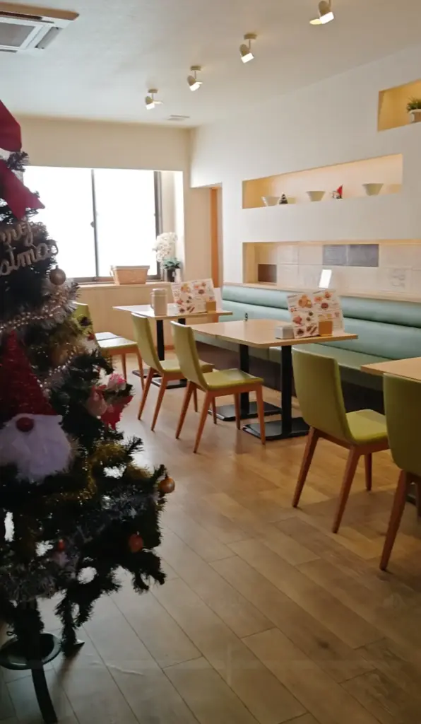 富士宮市【麺屋 虎々】お洒落で明るいカフェの様な雰囲気の店内で、限定『鶏白湯麺』と焼き小籠包のようなビジュアルの肉汁餃子!ダヤンテールblog