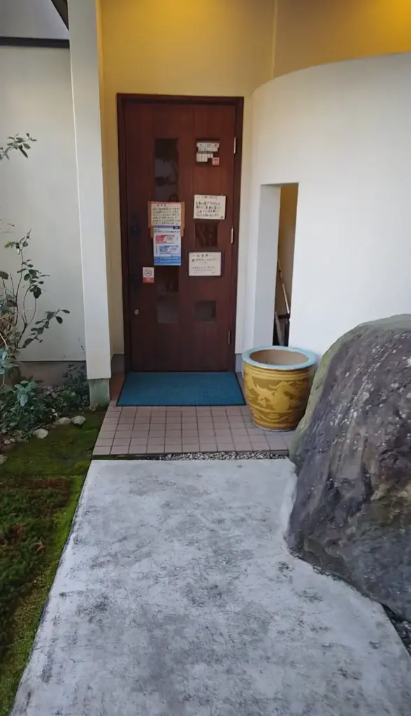 富士宮市【麺屋 虎々】お洒落で明るいカフェの様な雰囲気の店内で、限定『鶏白湯麺』と焼き小籠包のようなビジュアルの肉汁餃子!ダヤンテールblog