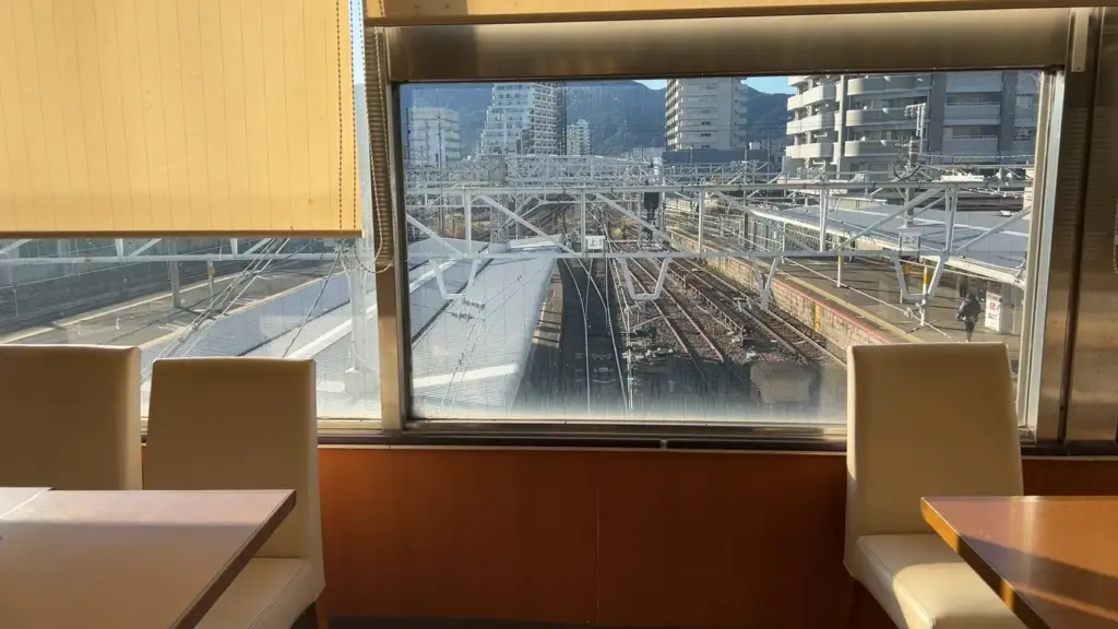 富士市【VIE DE FRANCE 富士店】駅ホームを見下ろすベーカリーカフェでバイカラーのお洒落クロワッサン！ダヤンテールblog