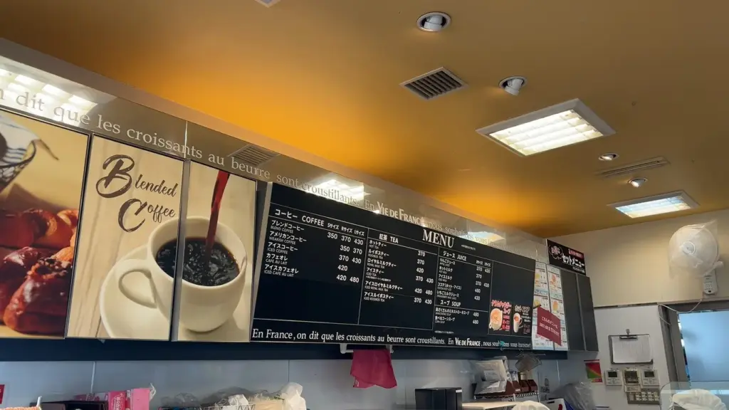 富士市【VIE DE FRANCE 富士店】駅ホームを見下ろすベーカリーカフェでバイカラーのお洒落クロワッサン！ダヤンテールblog