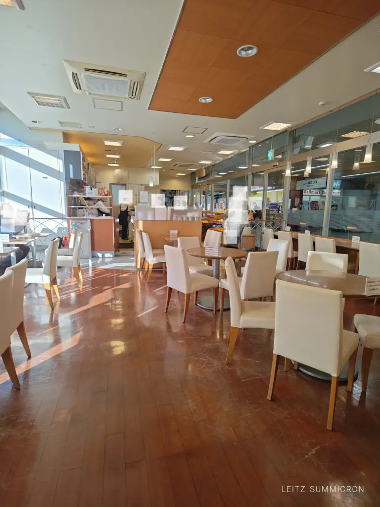 富士市【VIE DE FRANCE 富士店】駅ホームを見下ろすベーカリーカフェでバイカラーのお洒落クロワッサン！ダヤンテールblog