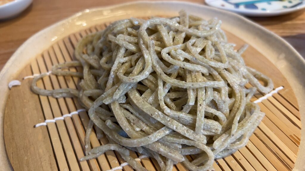 富士宮市【石臼・粗挽き蕎麦 伝】2026年２月、JR富士宮駅南口から徒歩６分の好立地にオープン！名店の遺伝子を受け継ぐ蕎麦店は『富士山手打ち蕎麦学会』の会長さんが店主を務めるお店！ダヤンテールblog