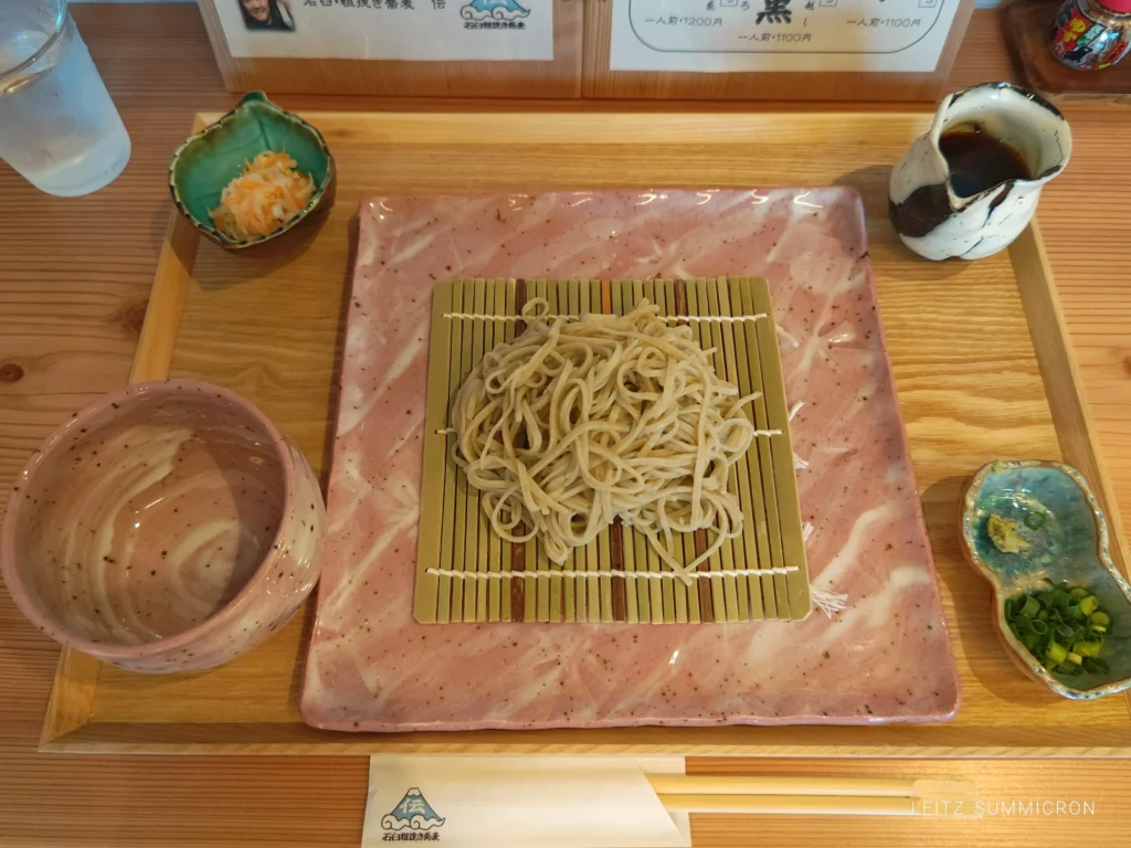 富士宮市【石臼・粗挽き蕎麦 伝】2026年２月、JR富士宮駅南口から徒歩６分の好立地にオープン！名店の遺伝子を受け継ぐ蕎麦店は『富士山手打ち蕎麦学会』の会長さんが店主を務めるお店！ダヤンテールblog