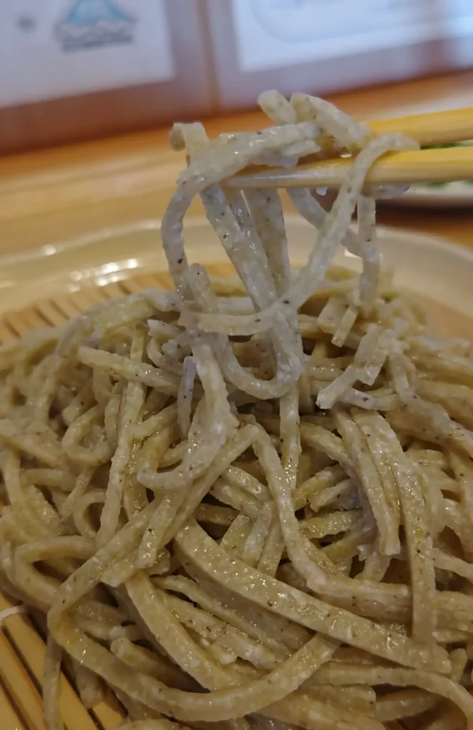 富士宮市【石臼・粗挽き蕎麦 伝】2026年２月、JR富士宮駅南口から徒歩６分の好立地にオープン！名店の遺伝子を受け継ぐ蕎麦店は『富士山手打ち蕎麦学会』の会長さんが店主を務めるお店！ダヤンテールblog