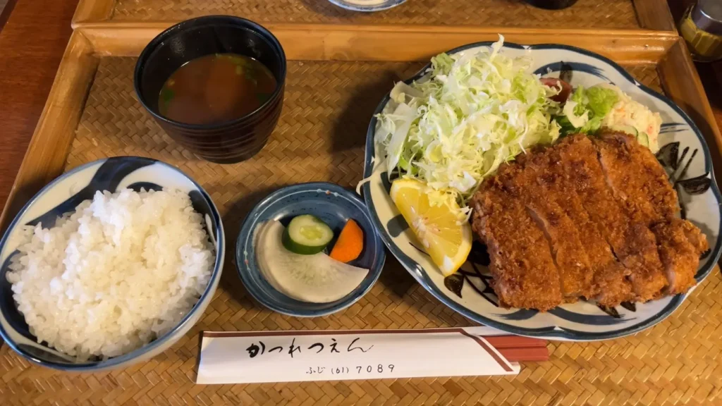 富士市【かつれつえん】創業60年以上のとんかつ屋さんは靴を脱いで利用する古民家仕様！値段と満足度のバランスがいい『特ひれ定食』『ロースカツ定食』がお勧め！ダヤンテールblog