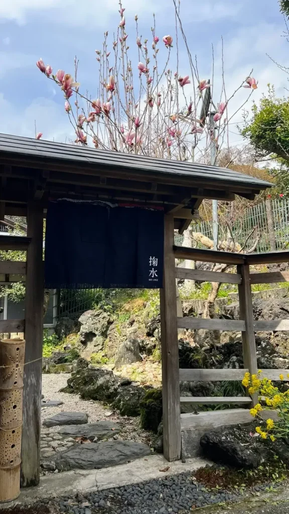 富士宮市【掬水ラウンジ・蕎麦処】浅間大社湧玉池に佇む歴史ある宿泊施設『掬水』のラウンジで金・土のみ営業する蕎麦cafeが3月20日オープン!ダヤンテールblog