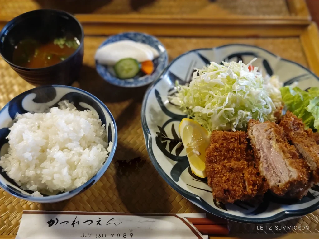 富士市【かつれつえん】創業60年以上のとんかつ屋さんは靴を脱いで利用する古民家仕様！値段と満足度のバランスがいい『特ひれ定食』『ロースカツ定食』がお勧め！ダヤンテールblog