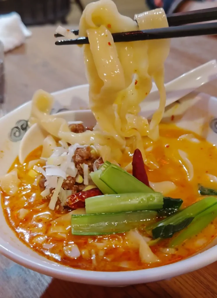 富士市【香香飯店 富士駅前店】３月５日富士本町通りにオープン！赤ちょうちんが提がる異国情緒たっぷりの明るい店内で本格中華！石焼き麻婆豆腐と担々刀削麺が美味しかった！ダヤンテールblog