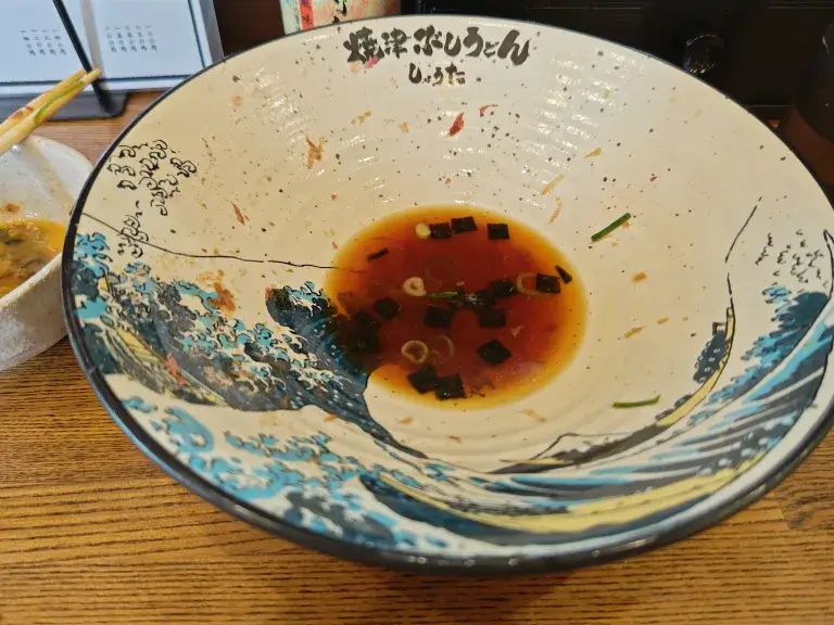 富士市【焼津ぶしうどん しょうた富士店】２周年を迎えた、朝７時から営業の人気のうどん店！朝から『削りたて』『揚げたて』『茹でたて』が味わえる至極の逸品！ダヤンテールblog