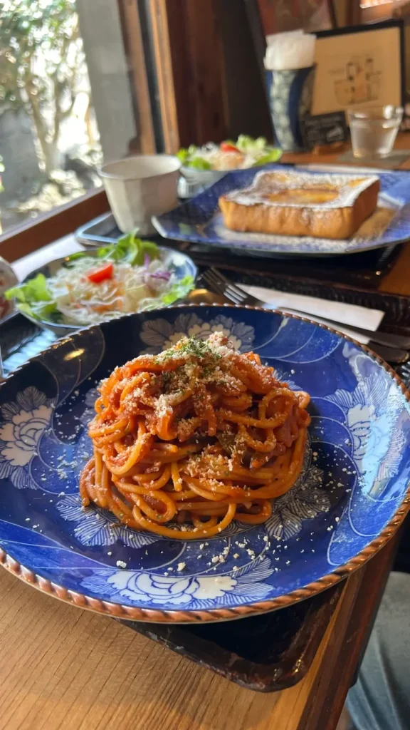 富士宮市【古民家カフェMadoi】レトロな雰囲気の古民家カフェでランチ！骨董品の様な和食器に盛り付けられた洋食ランチが目にも美味しいカフェ！ダヤンテールblog