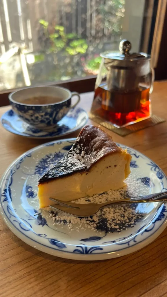 富士宮市【古民家カフェMadoi】レトロな雰囲気の古民家カフェでランチ！骨董品の様な和食器に盛り付けられた洋食ランチが目にも美味しいカフェ！ダヤンテールblog