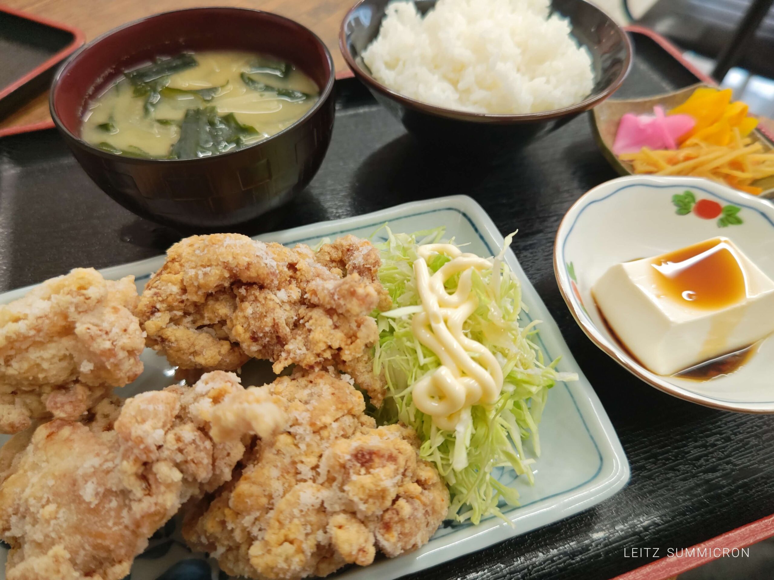 富士市【元祖からあげ本舗とり若丸富士伝法店】2026年５月11日イートインコーナーで定食提供を開始！揚げたての大きな唐揚げでご飯が進む！ダヤンテールblog