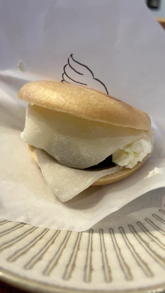 富士市【生クリーム専門店くりーむん】JR富士駅北口から西へ徒歩数分の場所に10月25日オープンした、甘さ超控えめのふわふわ生クリームをたっぷり使ったスイーツ店オープン！クリームブリュレトッピングが香ばしくって美味しい！求肥の入った生クリーム最中もおすすめ！ダヤンテールblog