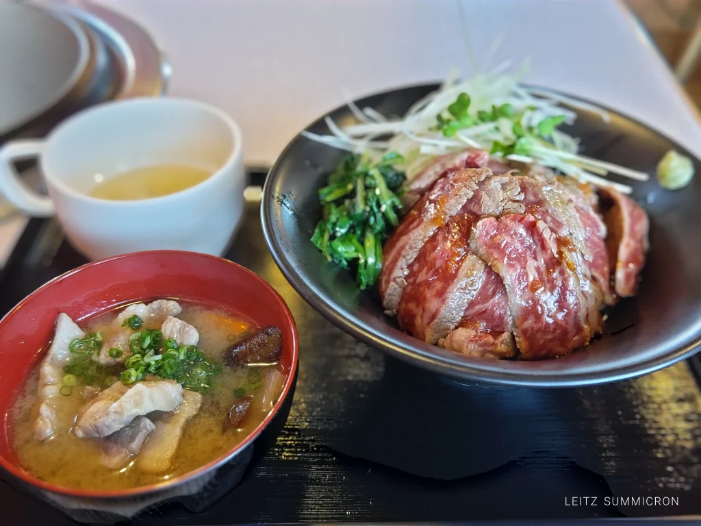 富士宮市【焼肉食堂さくら】新オーナーで一新した焼肉食堂のランチ!10:30から食べられリブロースステーキ丼と豚汁が絶品でした!良く焼きもお願いできるよ!ダヤンテールblog